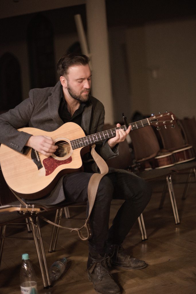 Threepwood N Strings - Robert - Black Suits - Rhein Unplugged