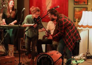Threepwood'N Strings - Wohnzimmer GE