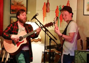 Threepwood'N Strings - Wohnzimmer GE