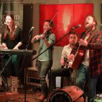 Threepwood'N Strings - Wohnzimmer GE