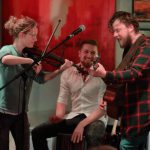 Threepwood'N Strings - Wohnzimmer GE