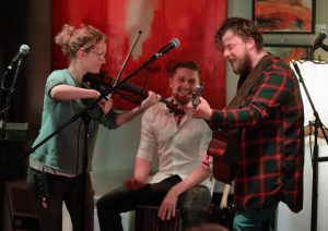 Threepwood'N Strings - Wohnzimmer GE