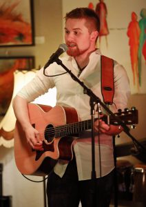 Threepwood'N Strings - Wohnzimmer GE
