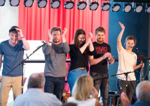 Threepwood N Strings Palais Vest Schlussapplaus