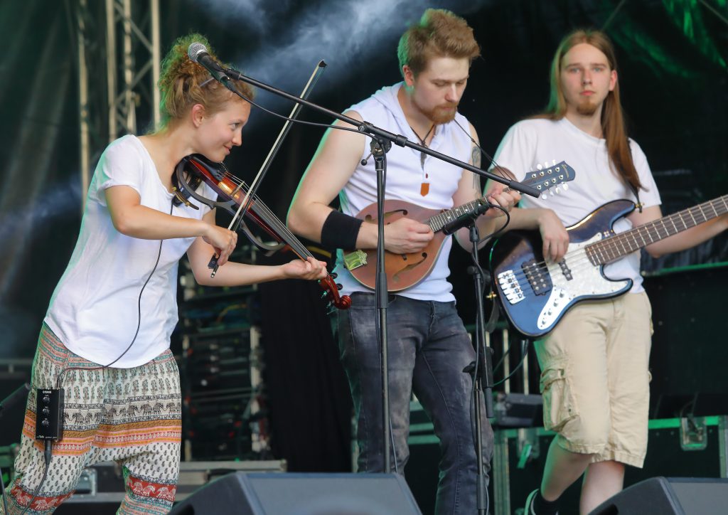 Threepwood 'N Strings beim Hattinger Altstadtfest 2019 - Eva, Robin, Marvin