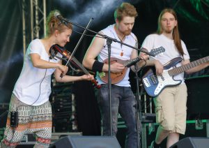 Threepwood 'N Strings beim Hattinger Altstadtfest 2019 - Eva, Robin, Marvin