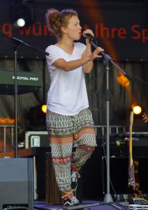 Threepwood 'N Strings beim Hattinger Altstadtfest 2019 - Eva