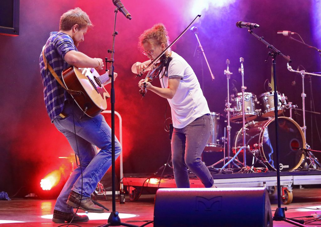 Bandfusion Open Air 2019 - TnS - Threepwood 'N Strings - Robin und Eva