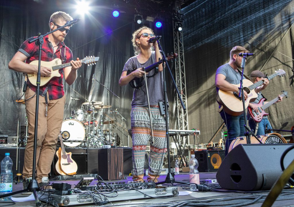 TnS Threepwood N Strings beim Waltroper Parkfest Robin Eva Kevin