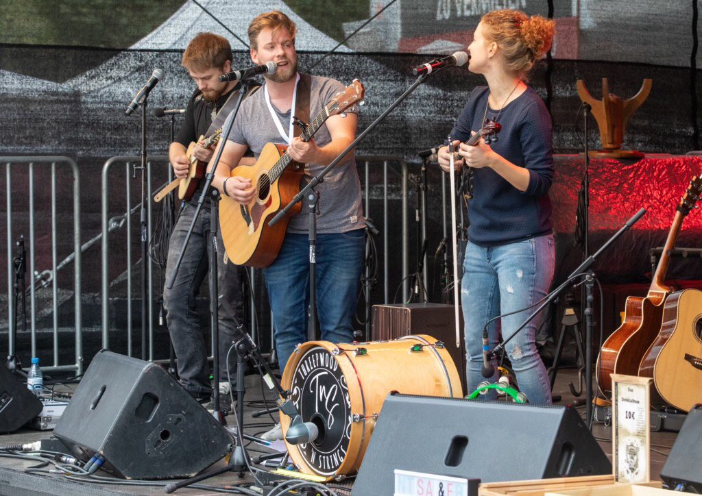 Threepwood 'N Strings beim Bochumer Musiksommer 2019 - Kevin und Eva