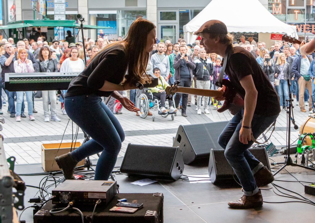 Threepwood 'N Strings beim Bochumer Musiksommer 2019 - Selina und Marvin