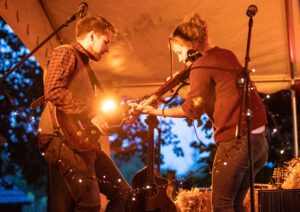 Robin Rick und Eva Kempa von Threepwood 'N Strings